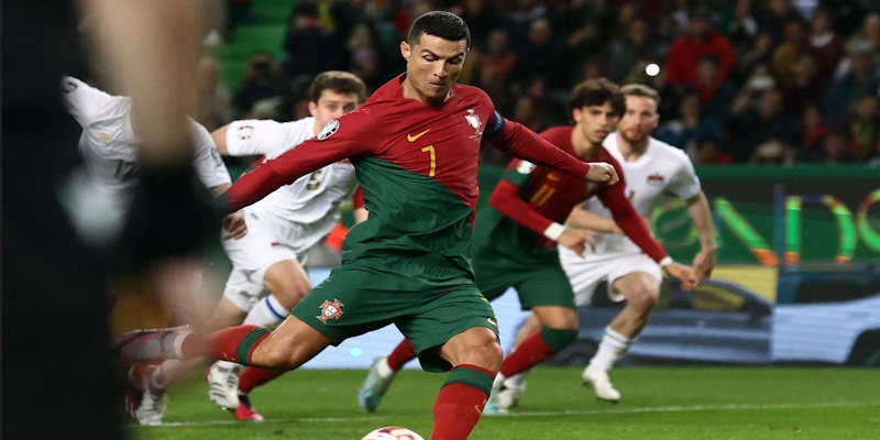 Ronaldo hoàn thiện các kỹ thuật sút bóng của mình